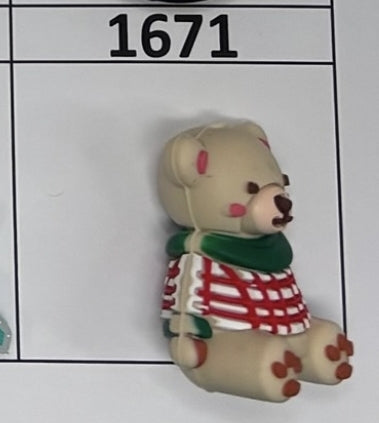 1671- 3D Sweater Bear Focal Bead
